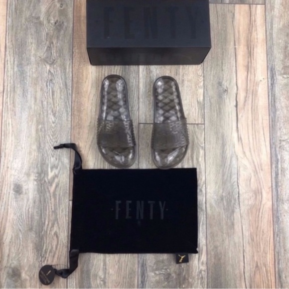 🖤Rihanna Puma x Fenti Jelly Slides - Picture 2 of 7